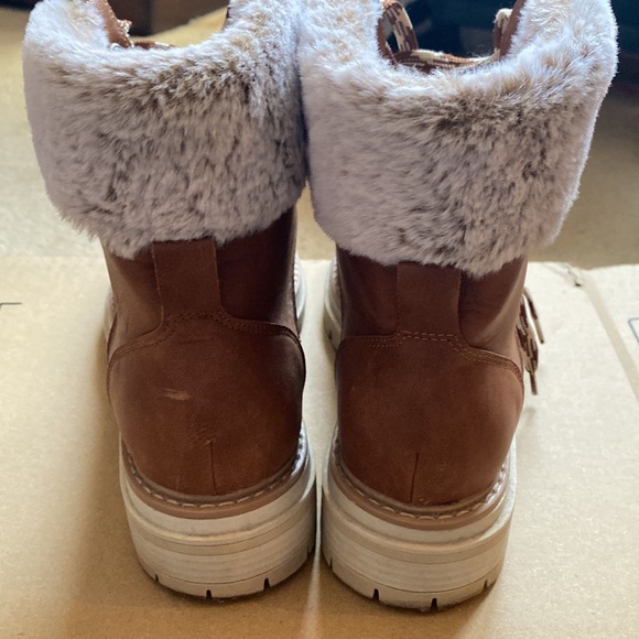 Boots 🥾 - Picture 2 of 3